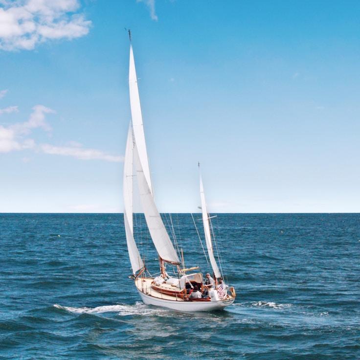 Elegant dining on water